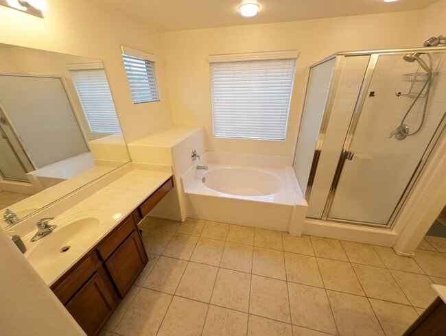 Building Photo - 7570 Dobroyd Dr