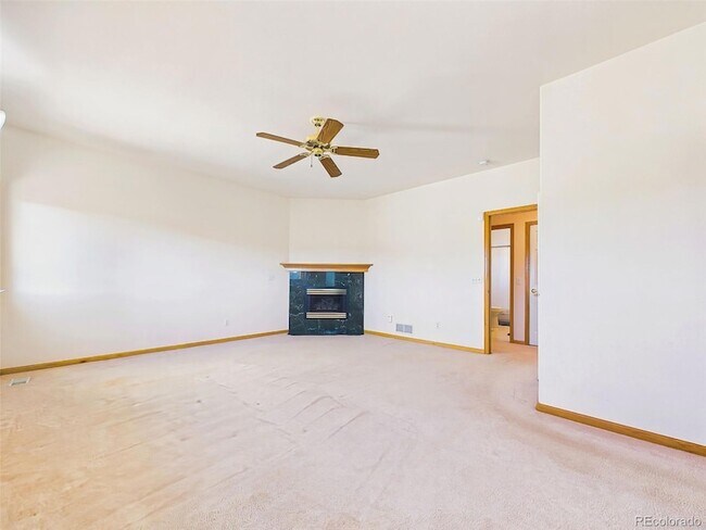 Building Photo - 1185 S Park Dr