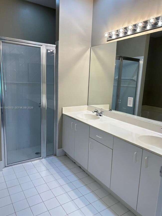 Building Photo - 2480 E Aragon Blvd