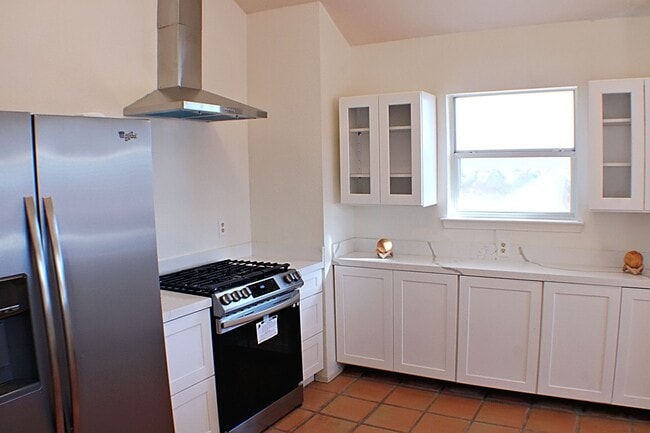 Building Photo - Beautiful Move-in Ready Home