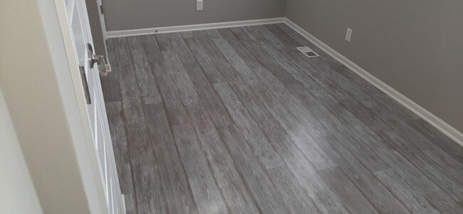 Building Photo - HURRY THIS WON'T LAST LONG! Gorgeous 3 bed, 2 bath in beautiful Parkville!