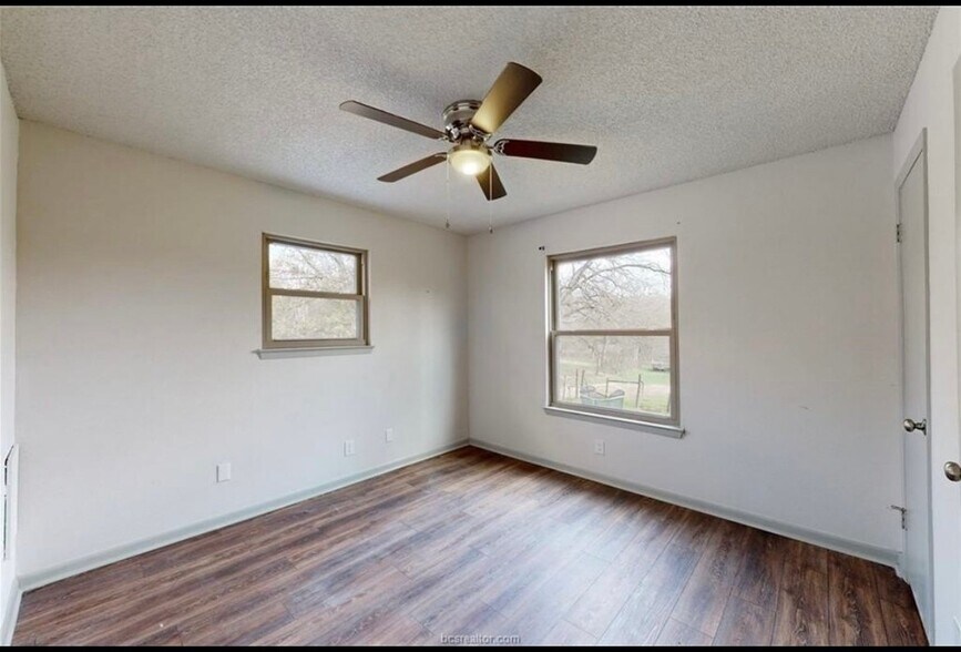 Building Photo - 2087 W Osr