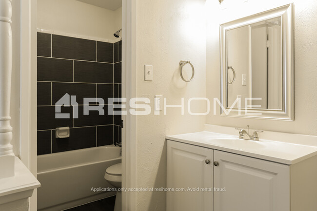 Building Photo - HOME FOR RENT!