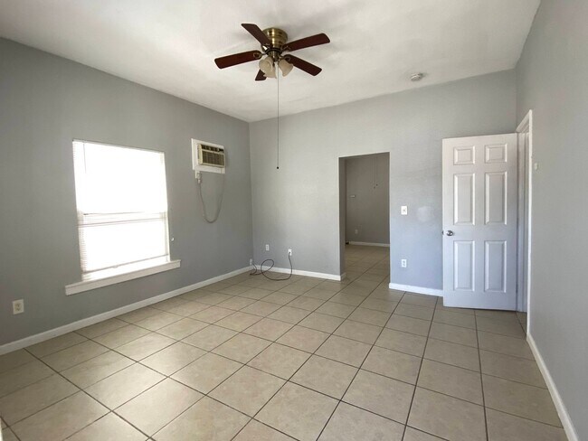 Building Photo - Studio Apartment in Downtown Stockton