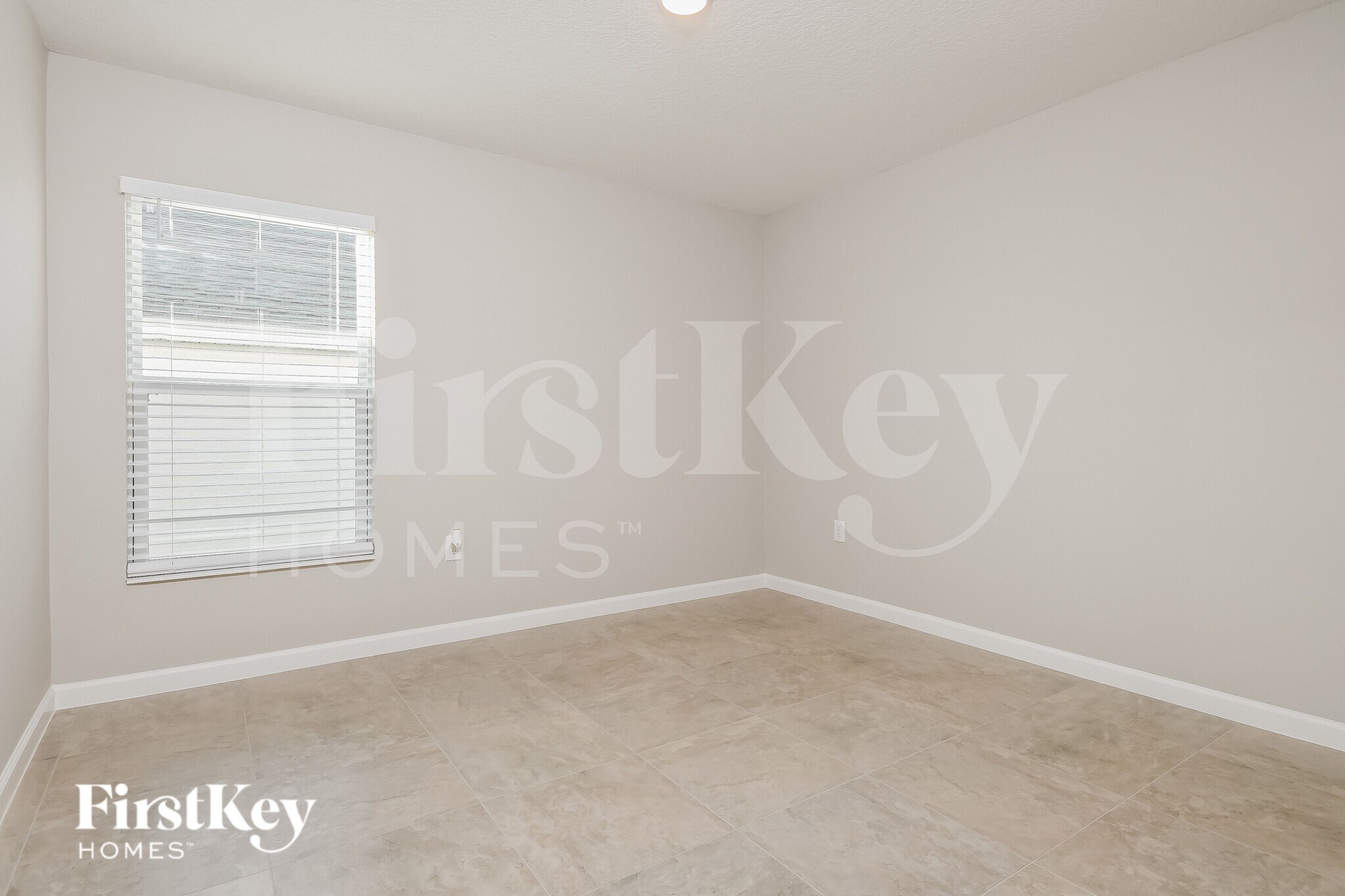 Building Photo - 618 Lindbergh Wy