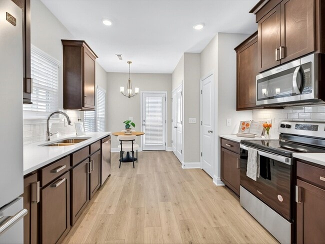 Building Photo - 3254 Tasker Dr