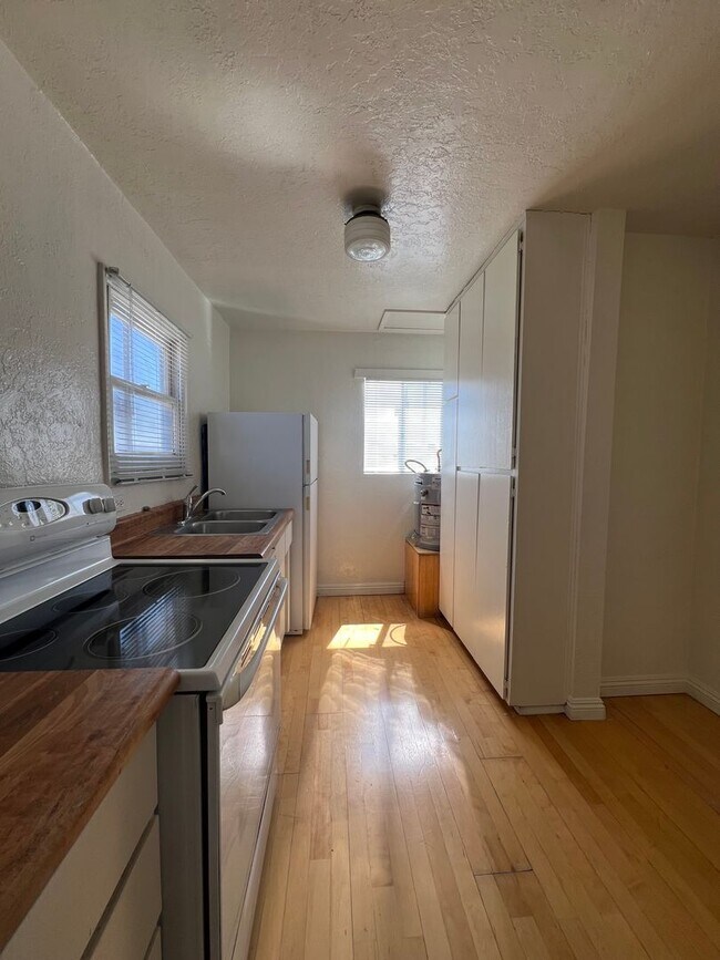 Building Photo - P026