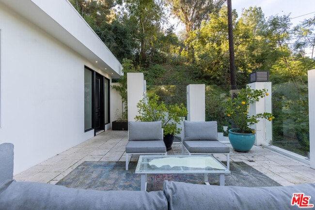 Building Photo - 7473 Mulholland Dr