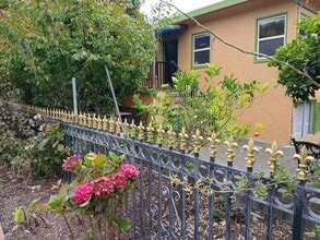 Building Photo - 411 San Carlos Ave