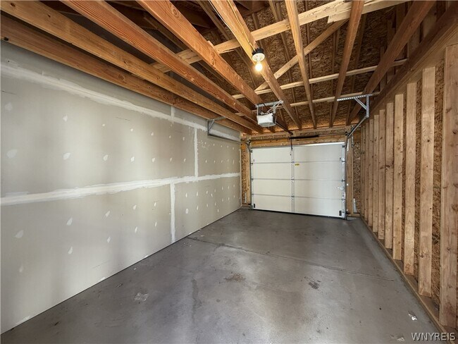 Building Photo - 723 Robin Rd