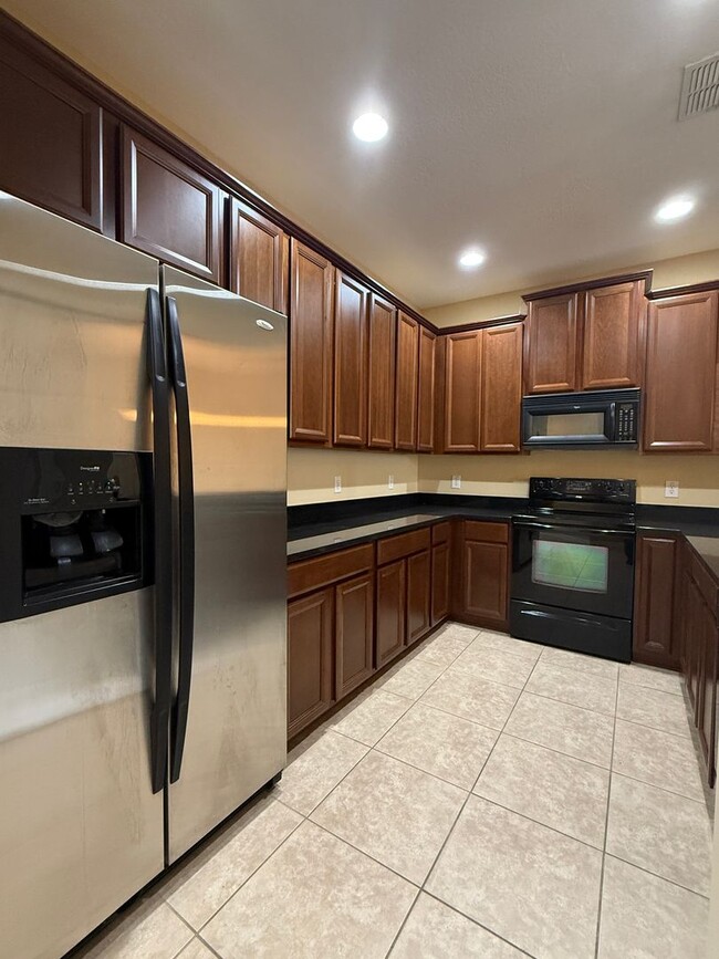 Building Photo - 3/2.5 townhome in Sanford! AVAILABLE MARCH...