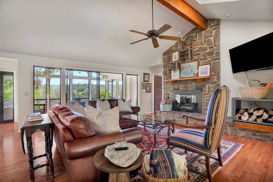 Building Photo - 13014 Schoolhouse Dr