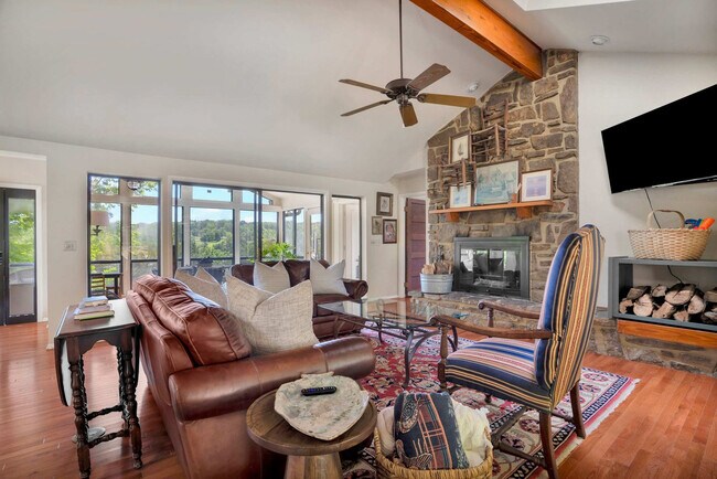 Building Photo - 13014 Schoolhouse Dr