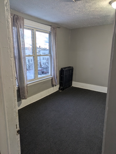 Building Photo - 68 Birch St