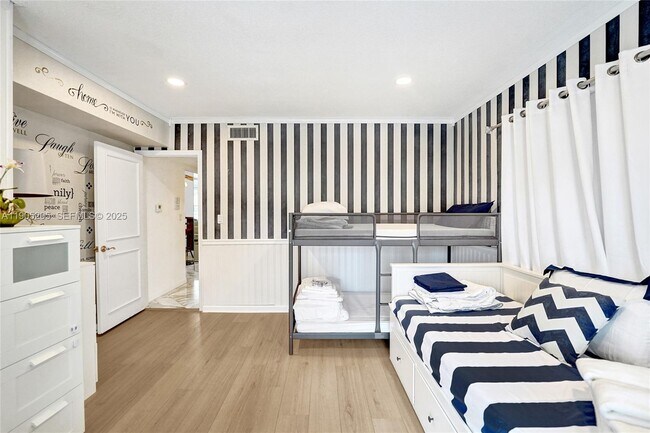 Building Photo - 2889 NE 35th St