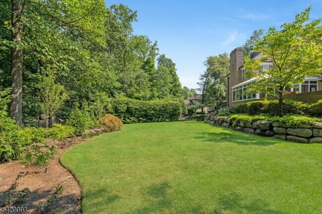 Building Photo - 787 Peach Tree Ln