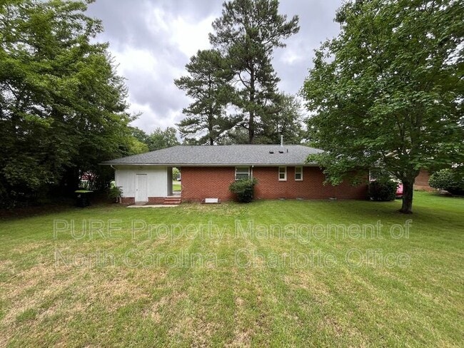 Building Photo - 4304 Wedgewood Dr