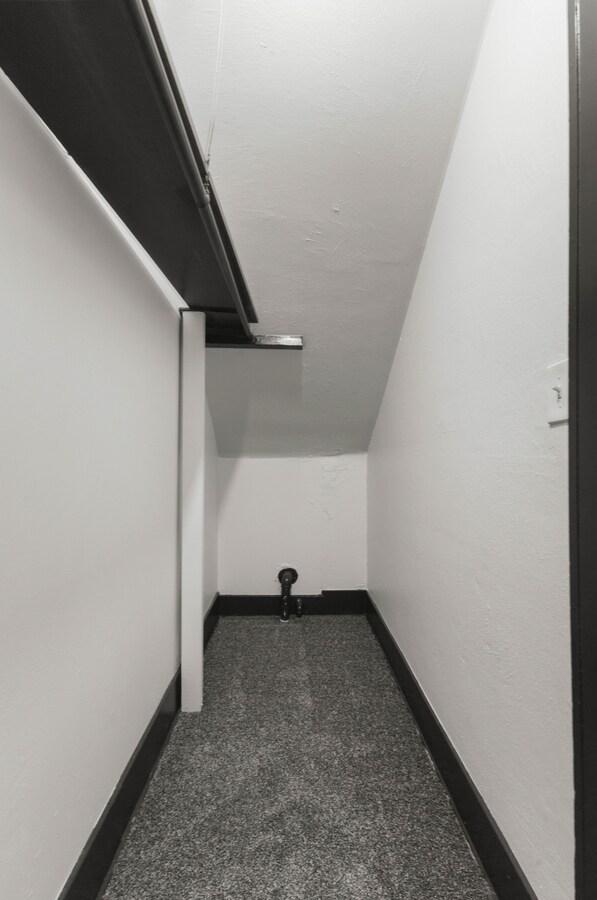 Building Photo - 16 N Broadway St