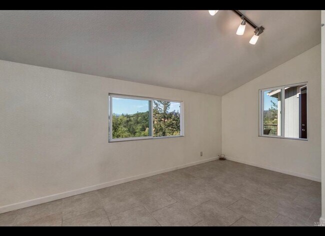 Building Photo - Unique large 1 bedroom 1 bath 4 car garage!!!