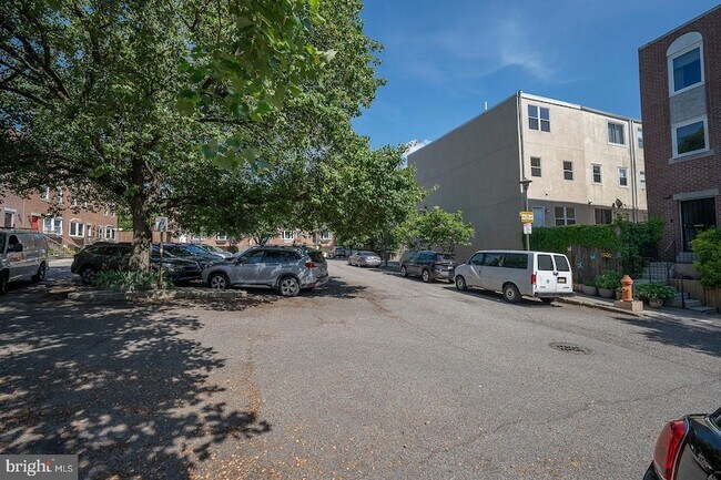 Building Photo - 2822 Ogden St