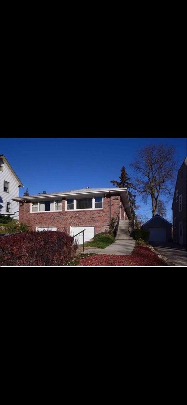 Building Photo - 5626 Miami St
