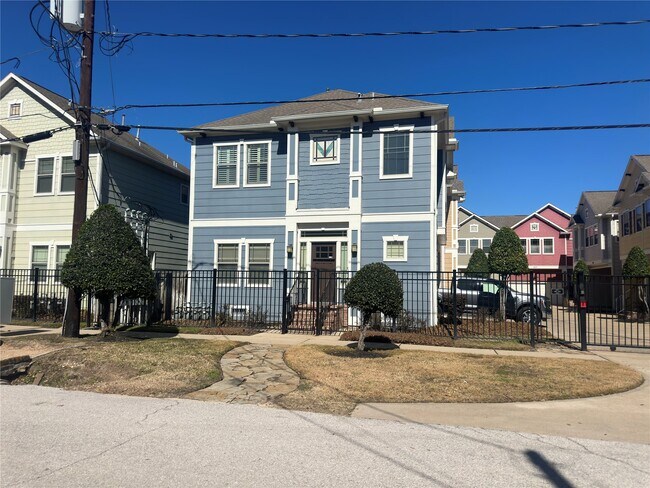 Building Photo - 1715 W 24th St