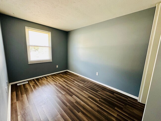 Building Photo - Updated 5BR/2BR house near Outer Loop now available!