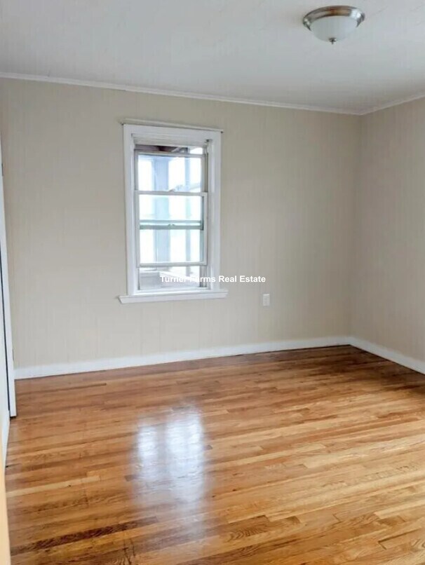 Building Photo - 60 Buzzells Ln