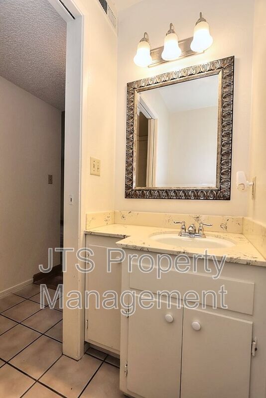 Building Photo - 2722 26th St