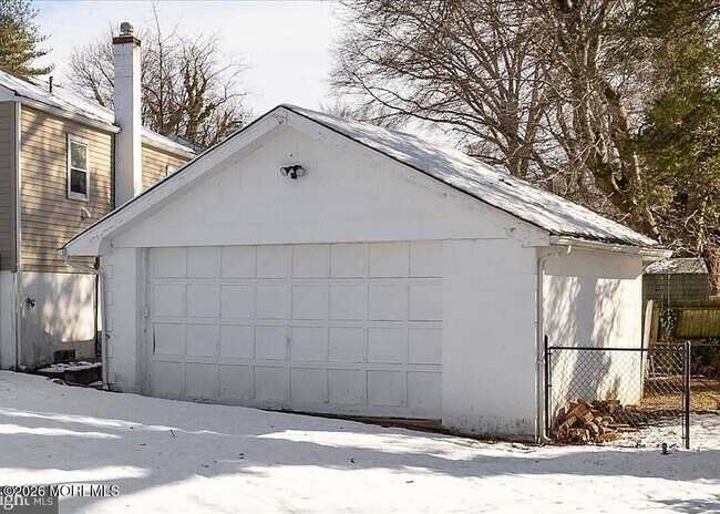 Building Photo - 43 Iowana Ave