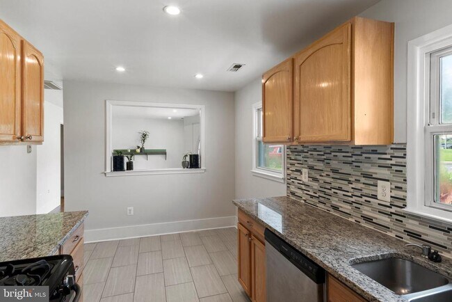 Building Photo - 3709 Forestdale Ave