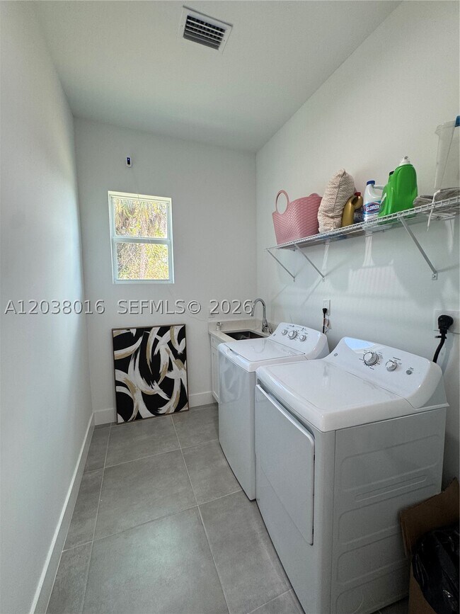Building Photo - 5012 Gunn Cir