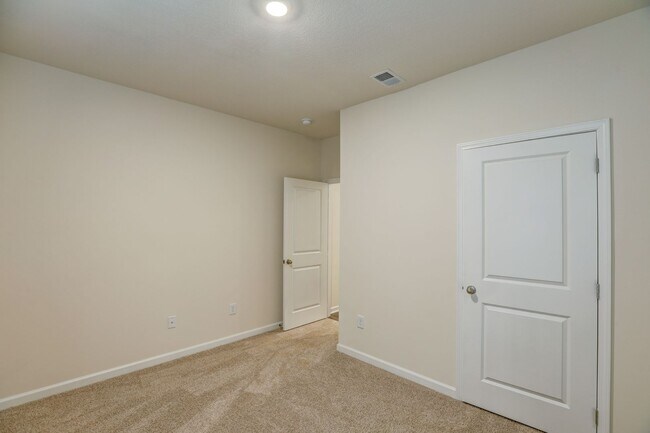 Building Photo - NEW CONSTRUCTION - 5 BDRMS, 3 BTHS, JOHNSON CITY