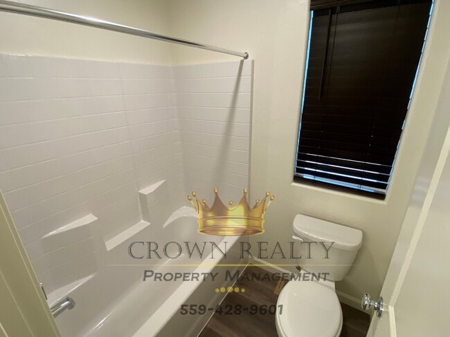 Building Photo - 2244 Samuel St