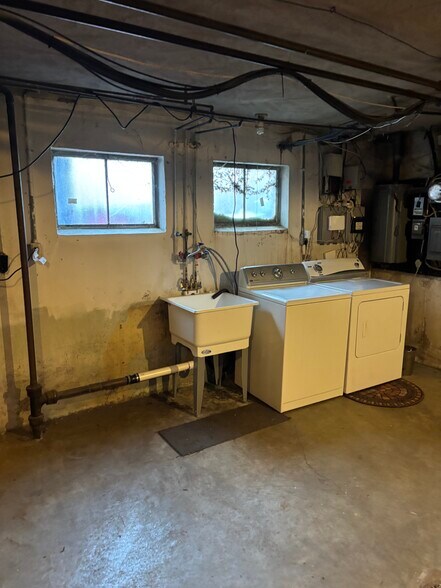 Building Photo - 1119 Amsterdam Rd