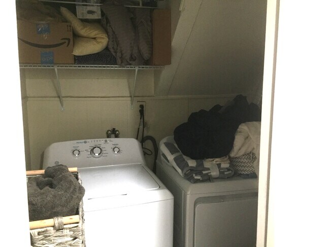 Washer & Dryer - 42 Newbury St