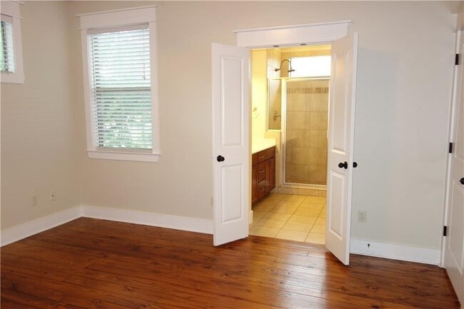 Building Photo - 8318 Bowling Green Dr