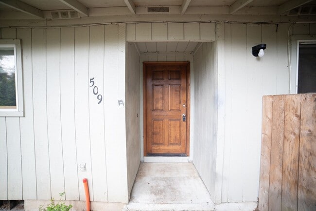 Building Photo - IKEMB02