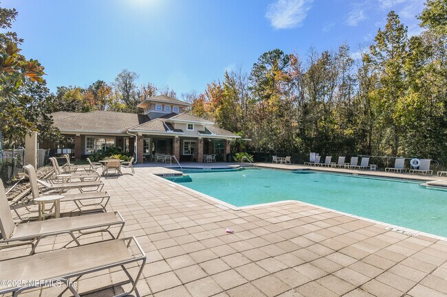 Building Photo - 8424 THORNBUSH Ct