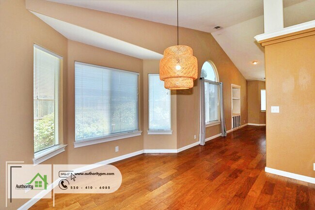 Building Photo - 5826 Beaumont Dr