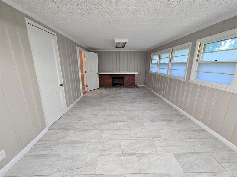 Building Photo - 3540 Farwood Dr