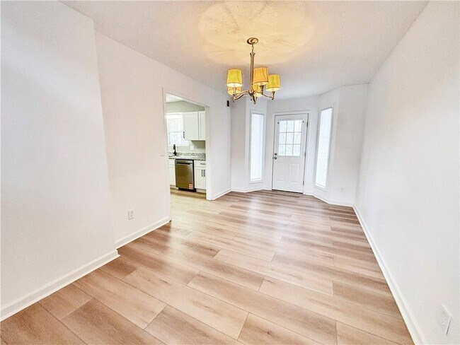 Building Photo - 5907 Brookside Dr SE