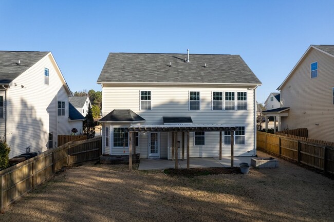 Building Photo - Stunning 5BR House in Holly Springs
