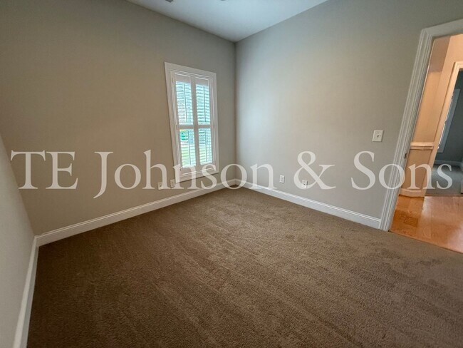 Building Photo - Beautifully Appointed Home in Clemmons
