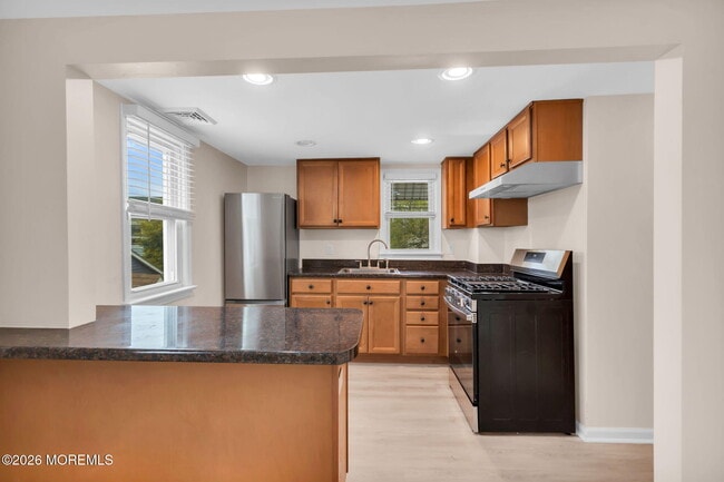 Building Photo - 1802 Pine Terrace