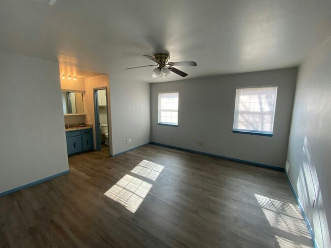 Building Photo - 4537 Yale St