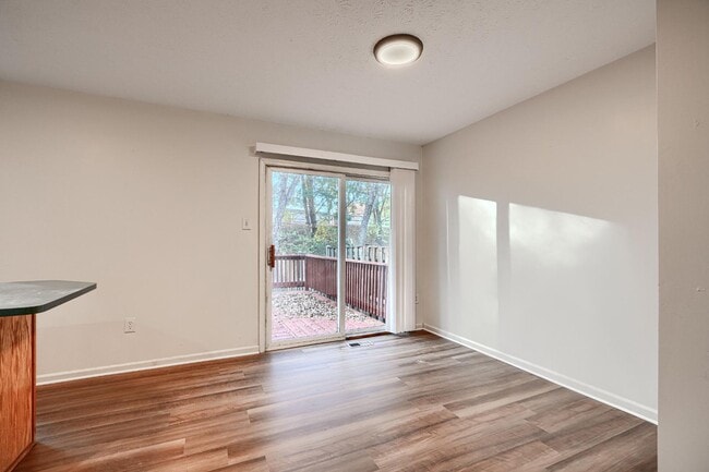 Building Photo - 9847 Bale Ct