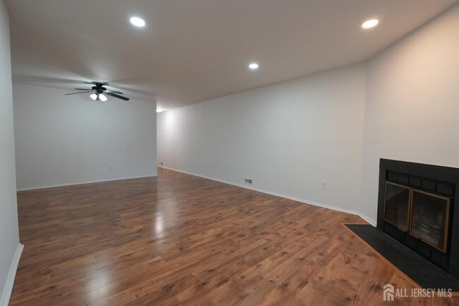 Building Photo - 41 Morgan Pl