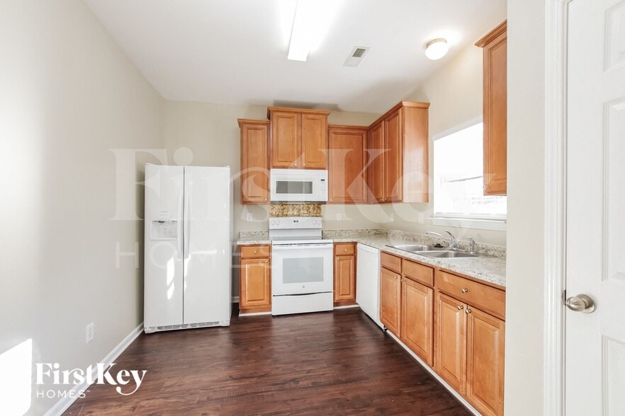 Building Photo - 15607 Lakepoint Forest Dr