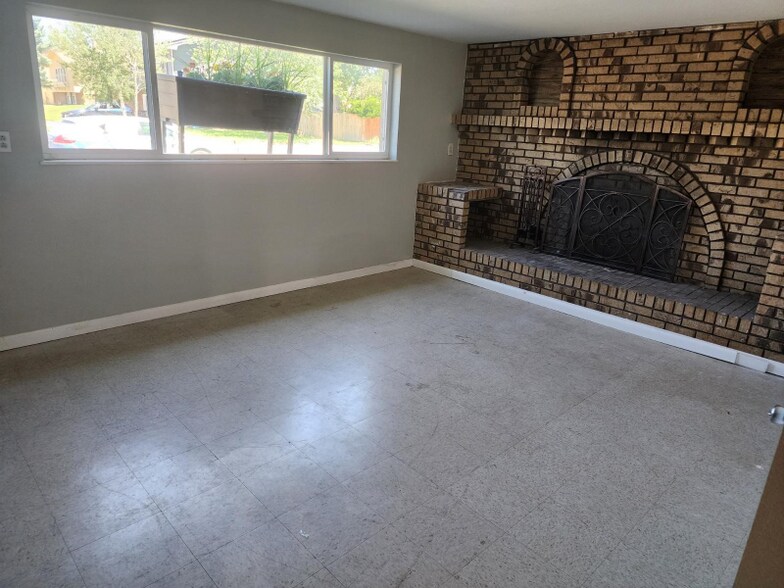 Building Photo - 5075 Manzana Dr